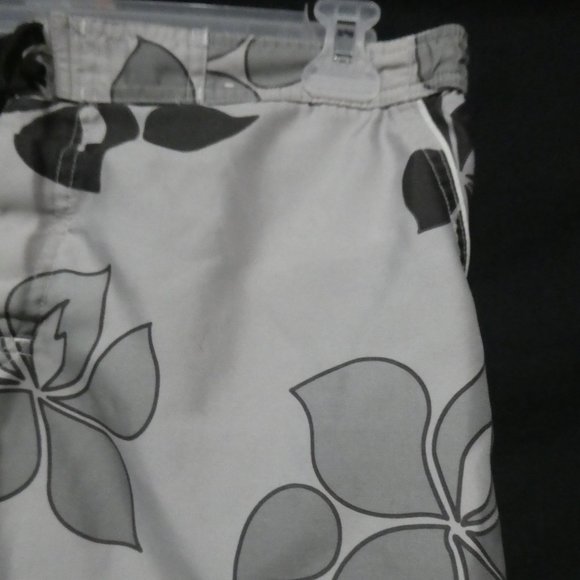 OLD NAVY | size 18 | Floral Print Swim Trunks | Mesh Lining - Picture 5 of 14